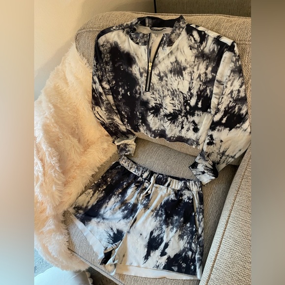 Shein cropped quarter zip top with matching shorts - Picture 7 of 14